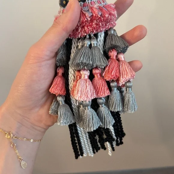 Mackenzie Childs ceramic courtly check bunny rabbit tassel - retired and rare - Picture 5 of 6